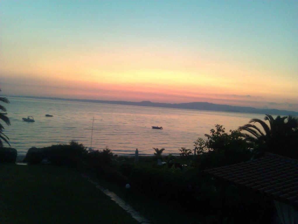 Beach Front Chanioti Πολύχρονο Εξωτερικό φωτογραφία